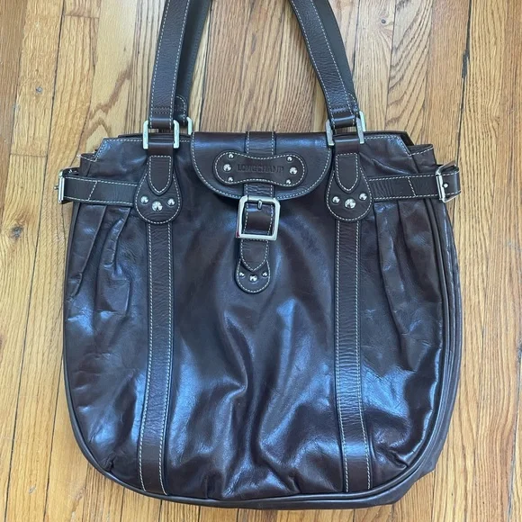 Longchamp shoulder bag. Dark brown with light stitching detail, silver hardware - Picture 1 of 3